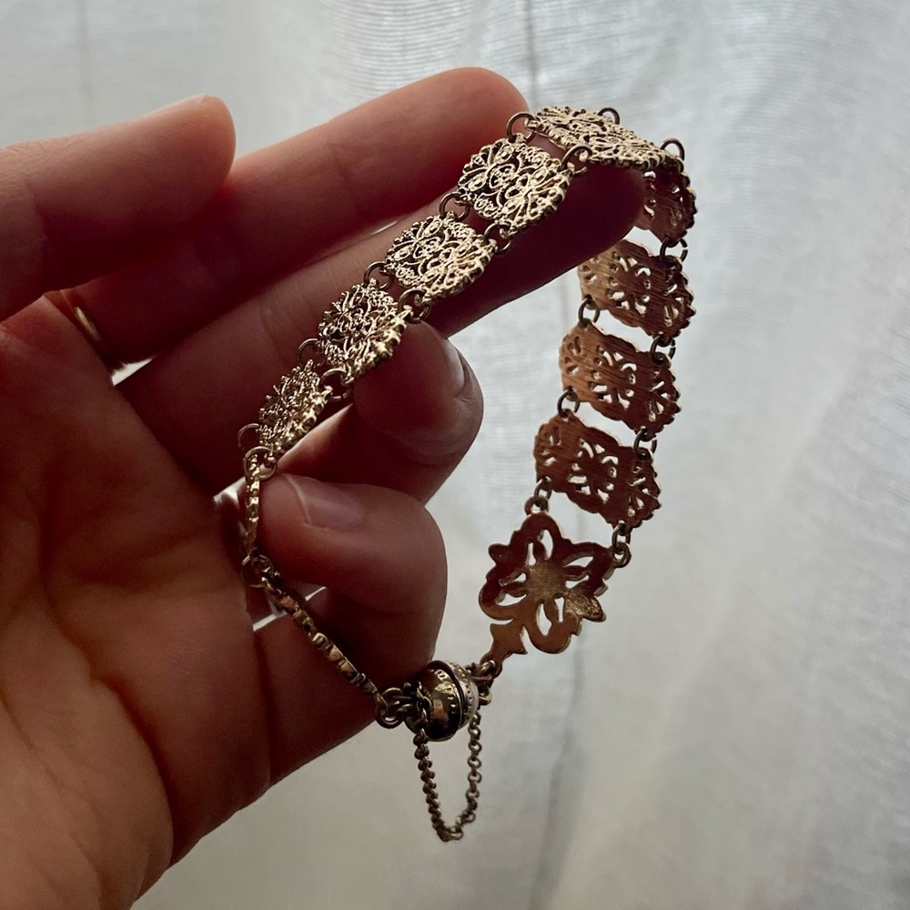 Beautiful Elegant Vintage Gold Color Filigree Bracelet